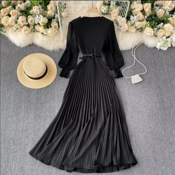 Dresses & Skirts - Black Long Sleeves Pleated Dress One-Size